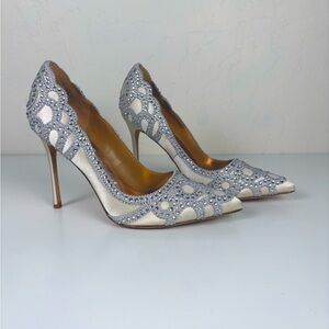 Badgley‎ Mischka "Rouge" Heels Women's Size 6 1/2 Ivory Embellished Formal Pumps